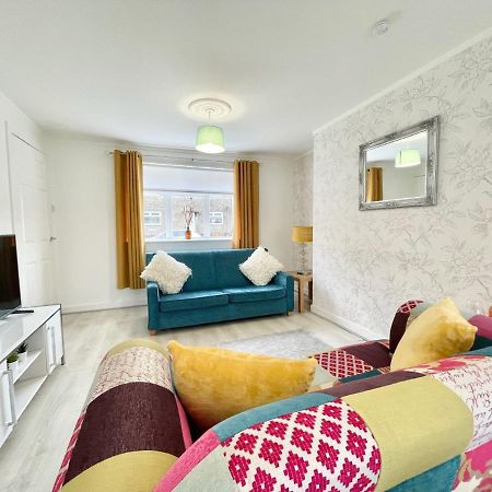 Hazel House - Vibrant 2 Bed House In Wishaw Lejlighed Wishaw  Eksteriør billede