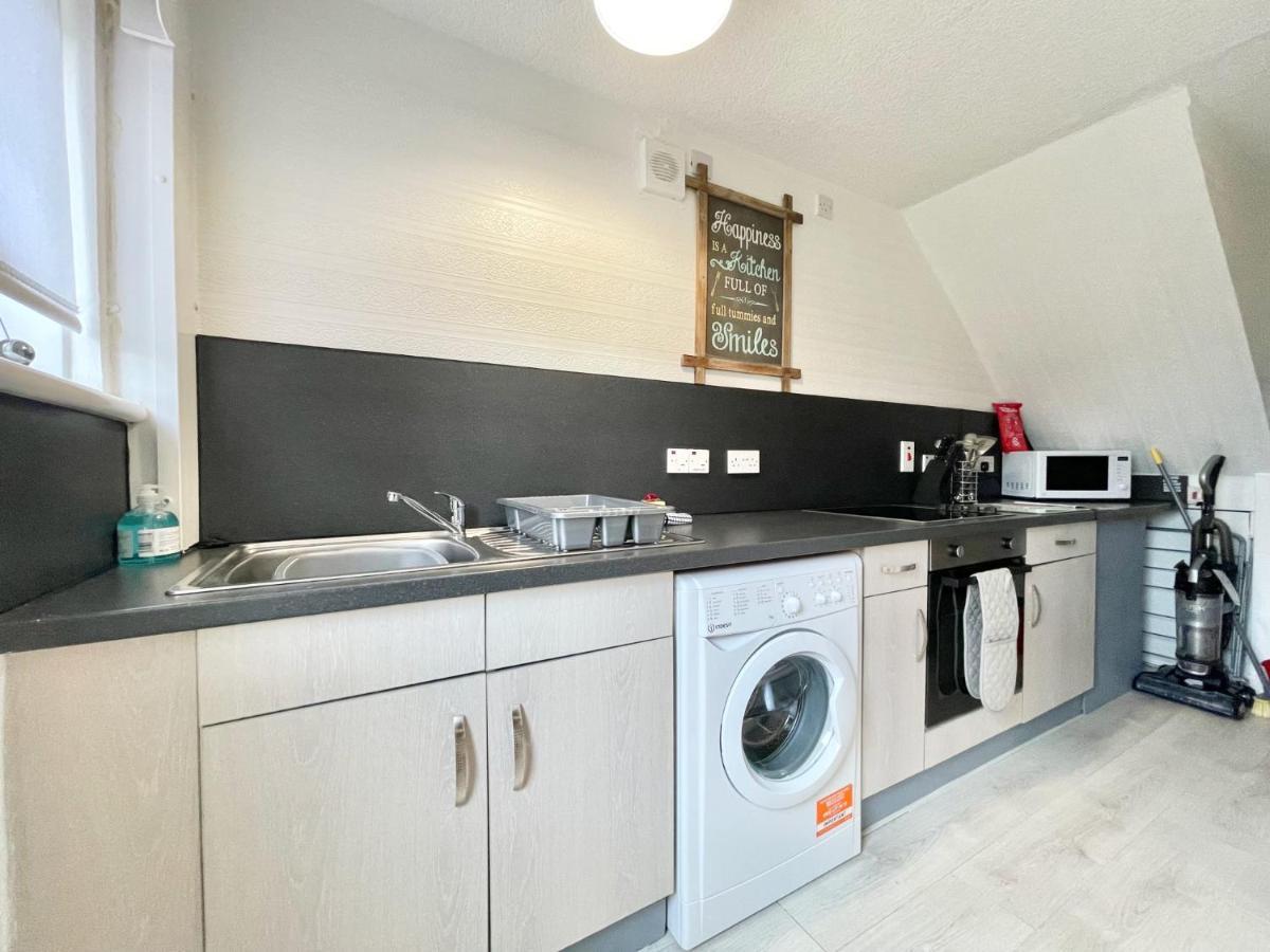 Hazel House - Vibrant 2 Bed House In Wishaw Lejlighed Wishaw  Eksteriør billede