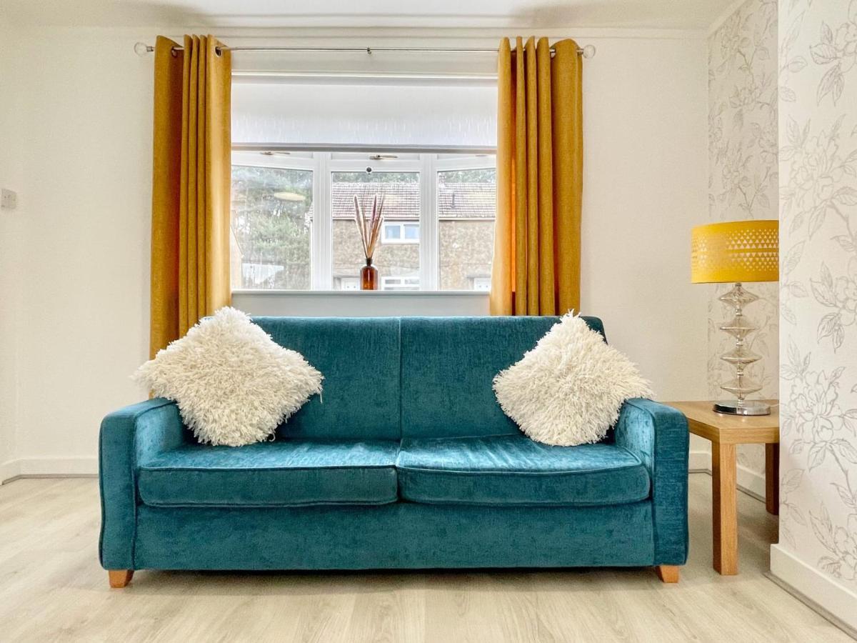 Hazel House - Vibrant 2 Bed House In Wishaw Lejlighed Wishaw  Eksteriør billede