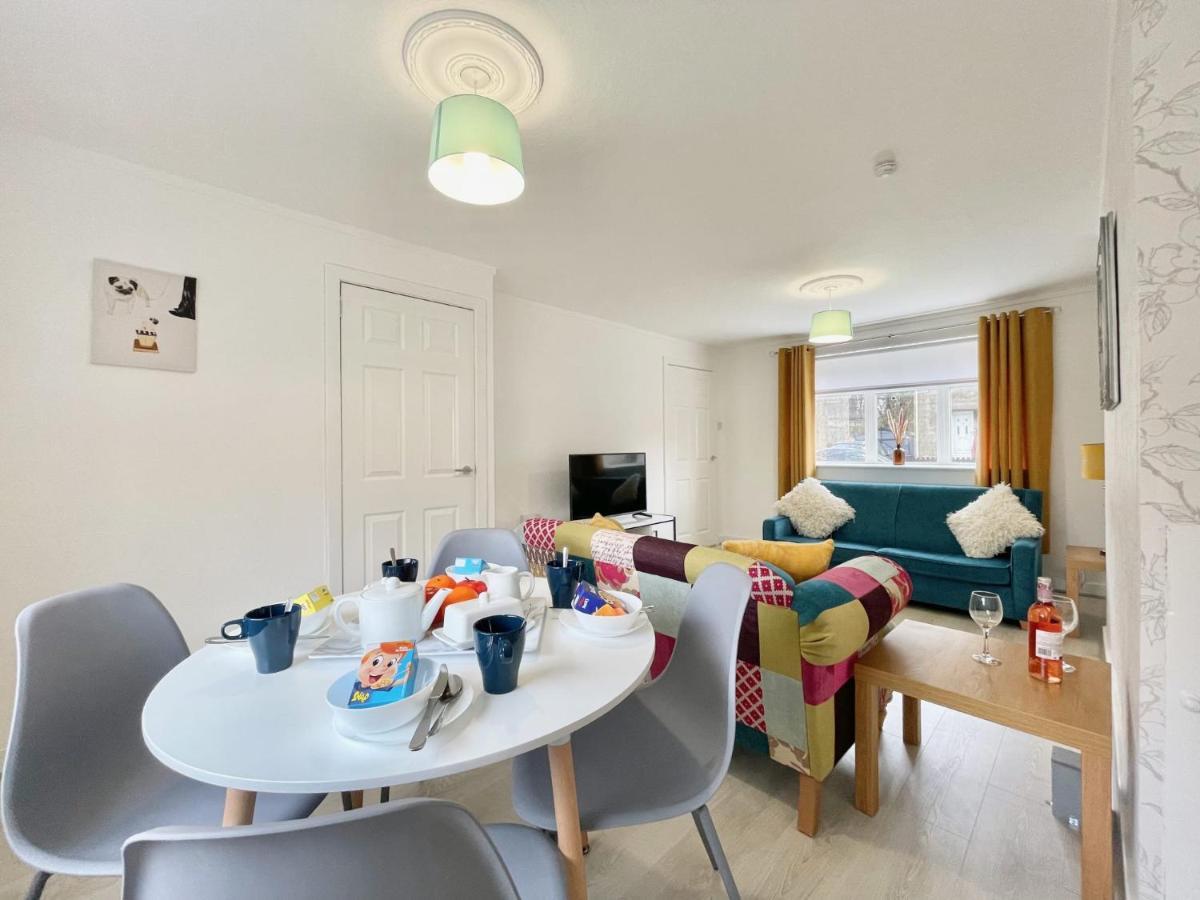 Hazel House - Vibrant 2 Bed House In Wishaw Lejlighed Wishaw  Eksteriør billede
