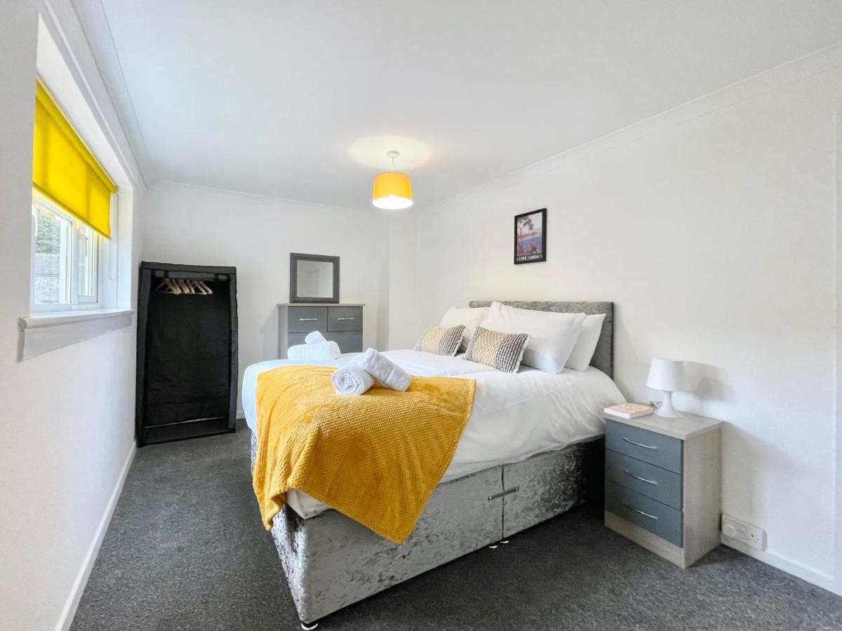Hazel House - Vibrant 2 Bed House In Wishaw Lejlighed Wishaw  Eksteriør billede