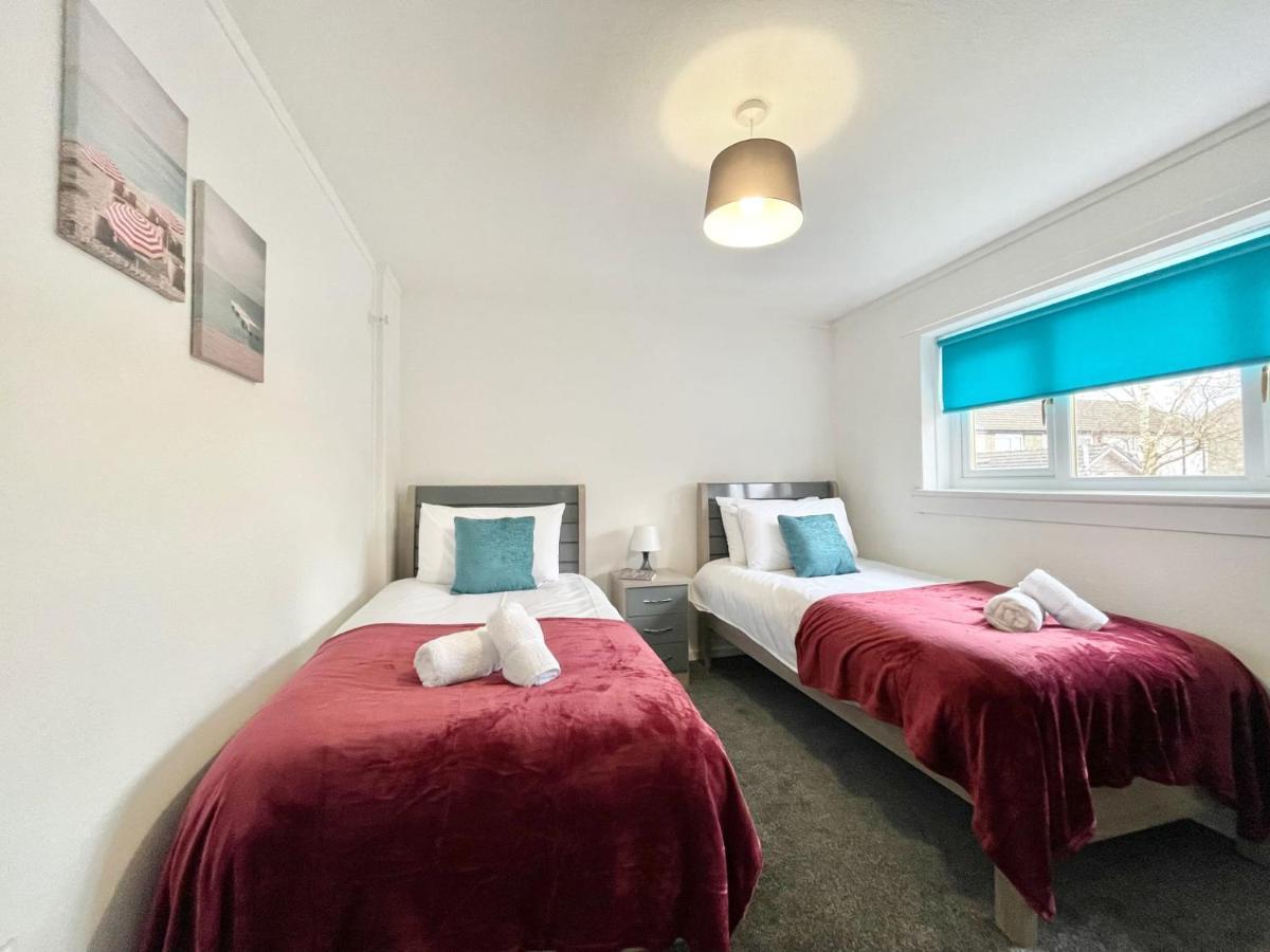 Hazel House - Vibrant 2 Bed House In Wishaw Lejlighed Wishaw  Eksteriør billede