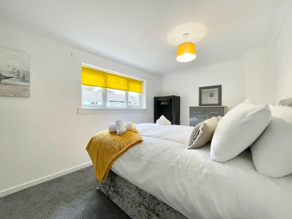 Hazel House - Vibrant 2 Bed House In Wishaw Lejlighed Wishaw  Eksteriør billede